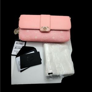 NWT MCM Travia Shoulder Bag in
Visetos Leather Mix W/ COA